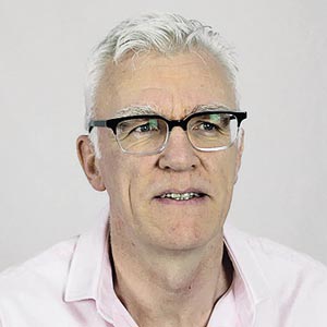 Єн Халмс  (Ian Hulmes)